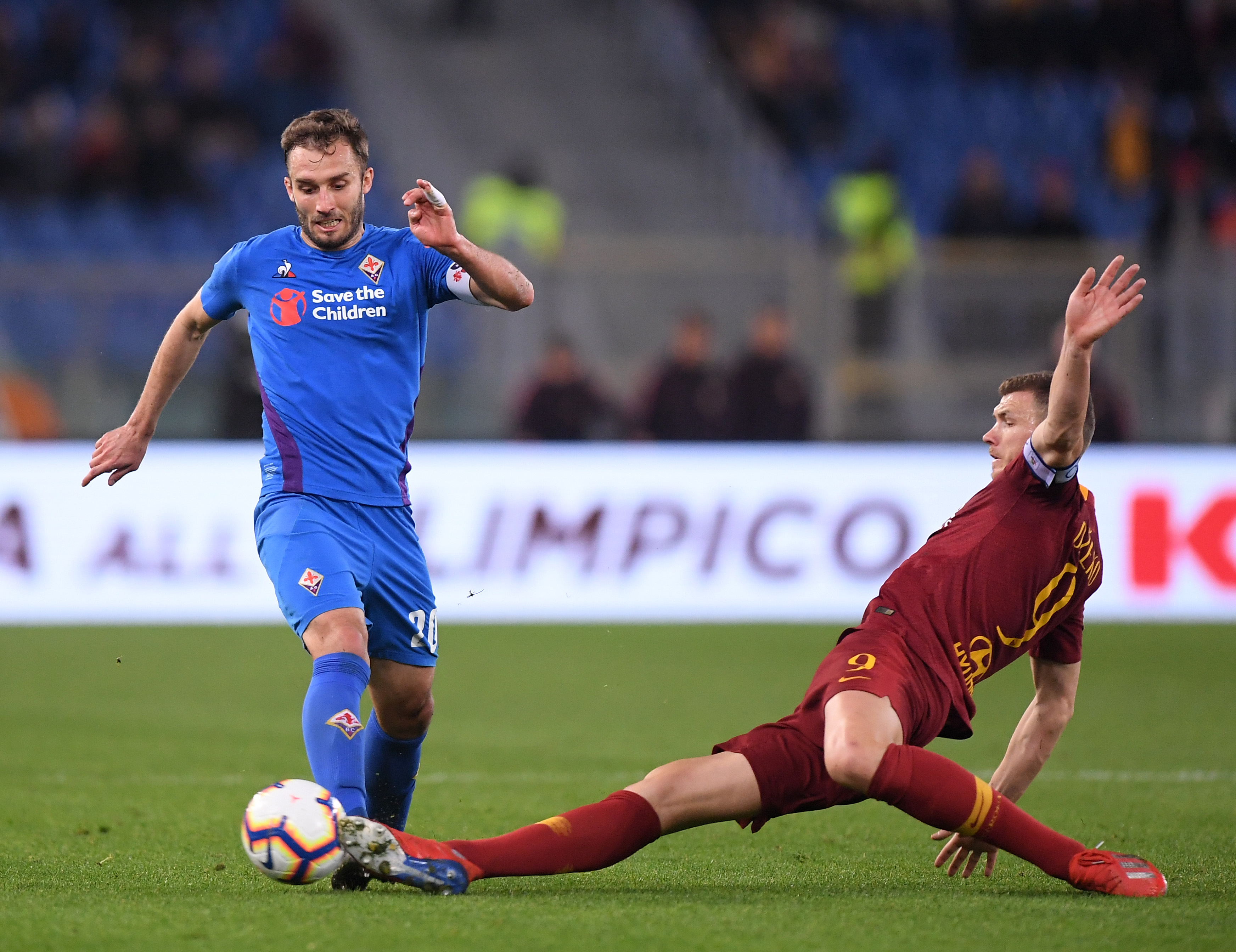 国足备战强度升级，全队深夜加练