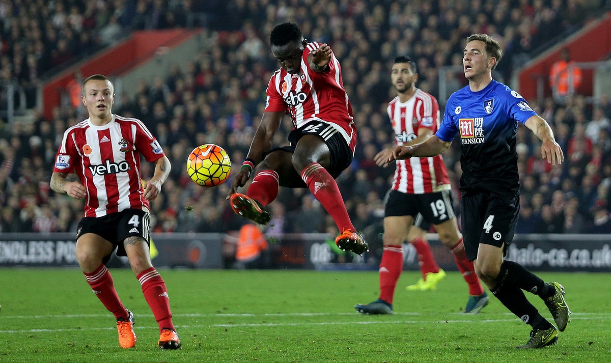 费迪南德：姆伯莫态度严谨且敬业，他能给曼联带来积极的影响