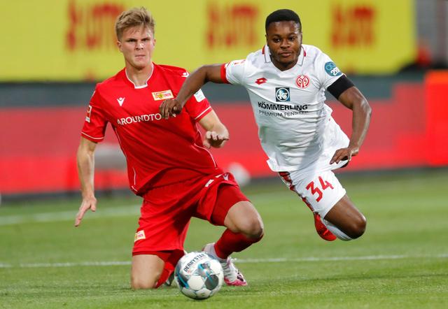 队报：里昂计划1月引进一名中卫，已经联系了切尔西的迪萨西