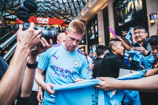 小贝：我希望梅西退役后住在迈阿密，但他说只想住诺坎普附近