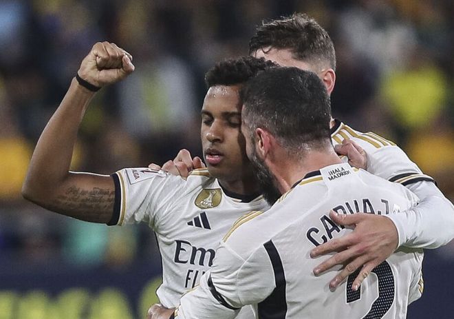 杜兰特连续得分，全队士气高涨