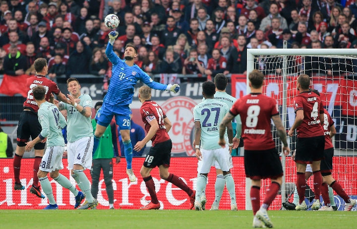 亚亚-图雷：瓜迪奥拉是毒蛇，我妻子说他不是男人还很坏