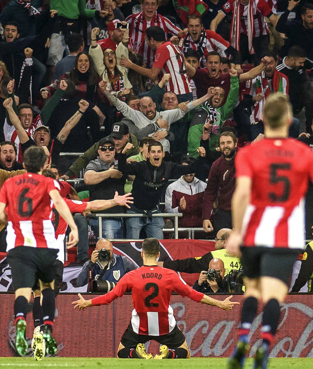 莱切vs都灵：班达、法尔科内首发，切-亚当斯、弗拉希奇出战