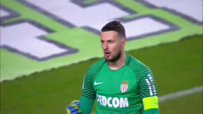 媒体人晒视频：赛后蒯纪闻安慰山东U20球员，很有大将风度