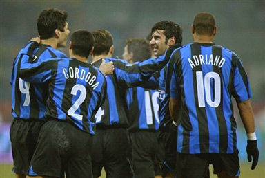 芬奇：主力球员上半场必须努力防守，他们打得太随意了